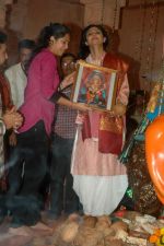 Shilpa Shetty at Andheri Ka Raja  ganpati in Andheri, Mumbai on 15th Sept 2011 (13).JPG